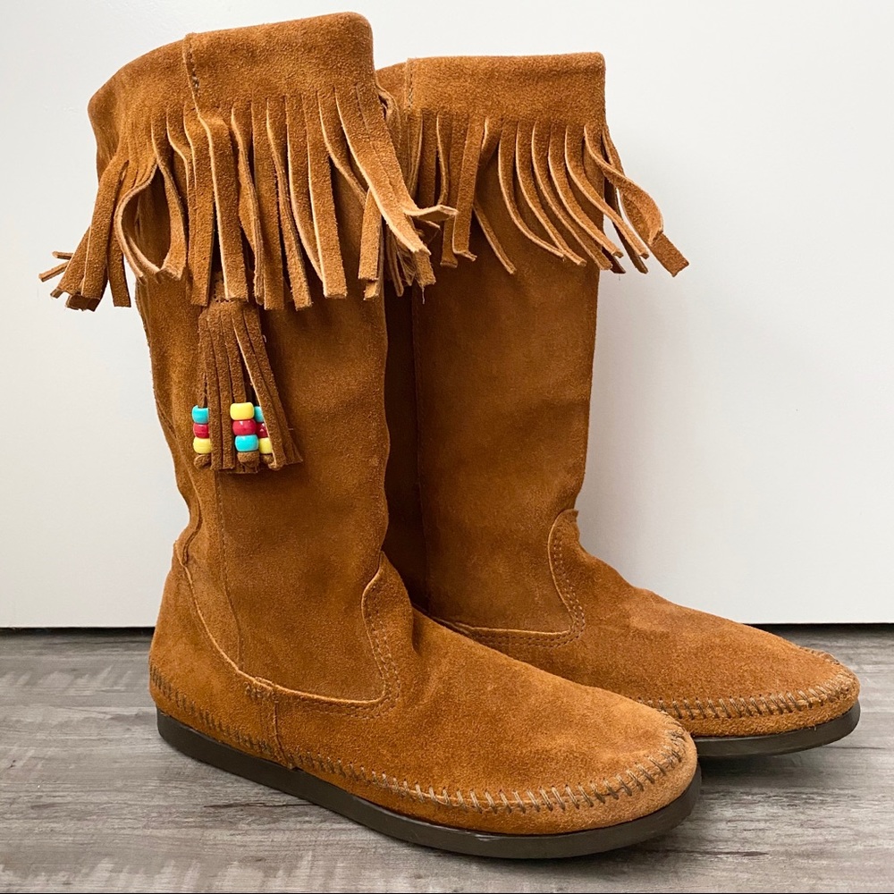 NWOT Minnetonka Fringe Boots With Removable Beads